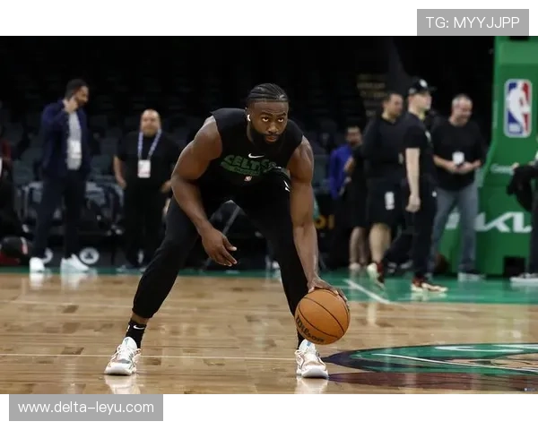 杰伦·布朗连续三场关键突破拉开得分差距提升球队核心价值